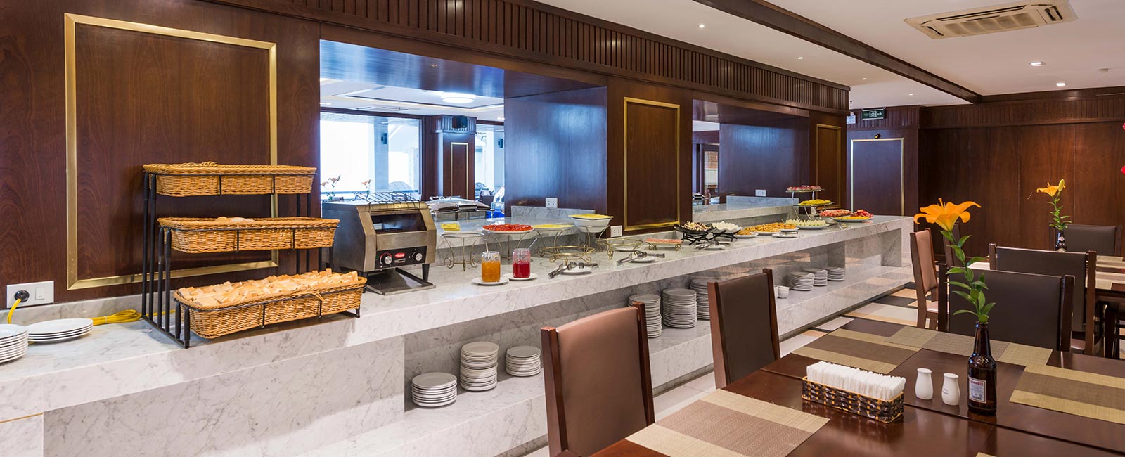 Thưởng thức Buffet tự chọn tại Bamboo Hotel 