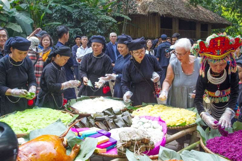 Tương tự như Tết Nguyên của người Kinh, Tết cơm mới là lễ hội văn hóa truyền thống rất quan trọng với người dân Tây Bắc