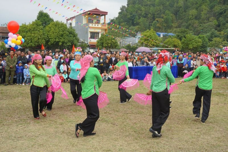 Đặc sắc và thú vị là những gì mà du khách có thể cảm nhận khi tham gia lễ hội xuống đồng cùng dân tộc Tày nơi đây