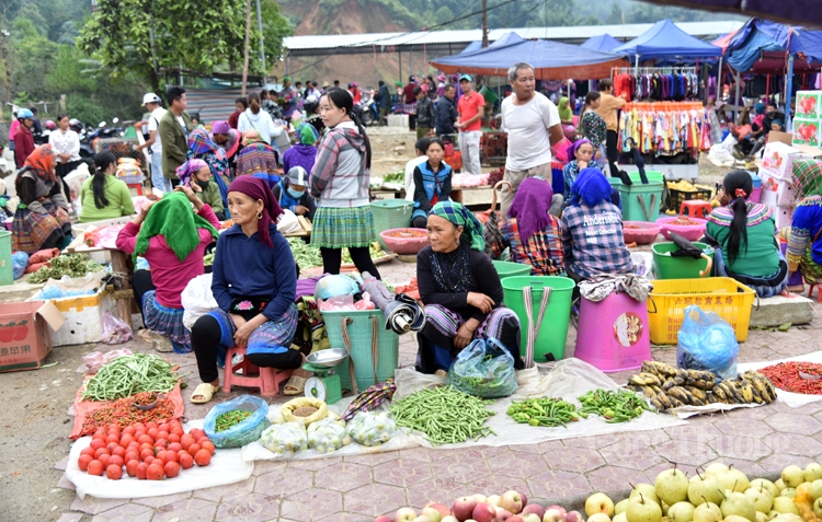 Hình ảnh chợ phiên Lùng Phình