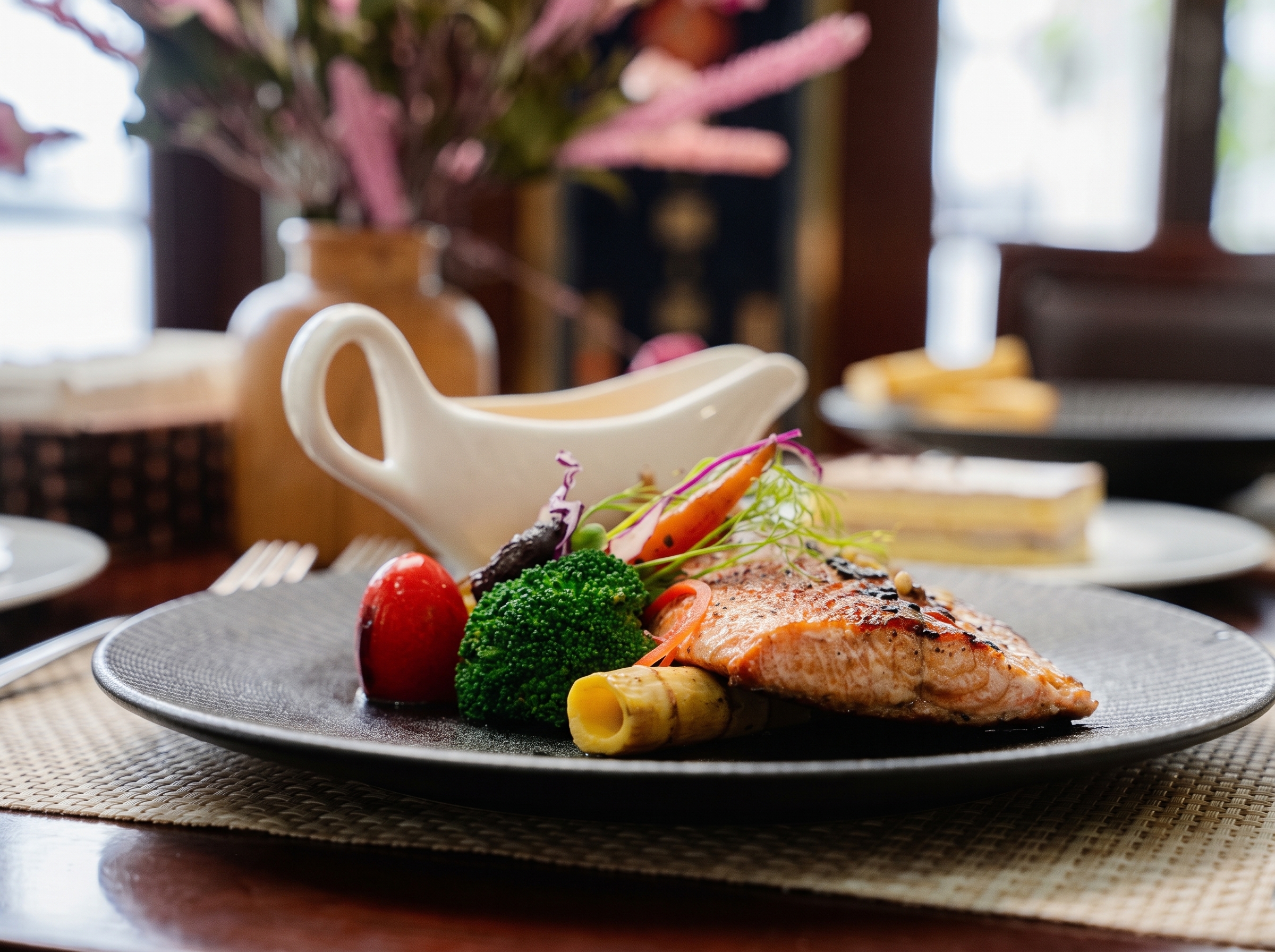Plated_dish_with_tomato_bamboo_202607111121